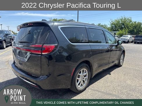 Used 2022 Chrysler Pacifica Touring-L FWD image 2