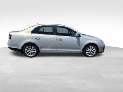 Used 2010 Volkswagen Jetta Limited Edition FWD image 8