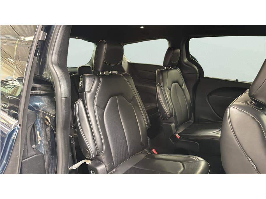 Used 2025 Chrysler Pacifica Select FWD image 23