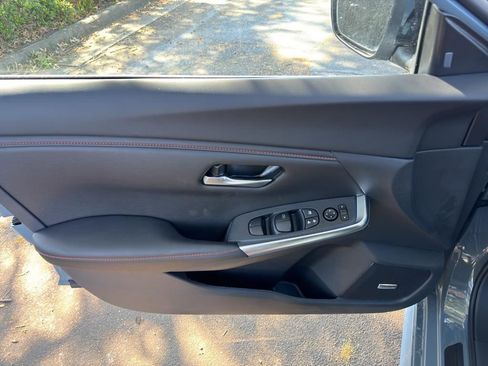 New 2025 Nissan Sentra SR image 17