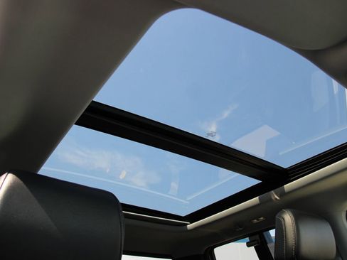 Used 2023 Ford F150 Lariat w/ Equipment Group 502A High image 11