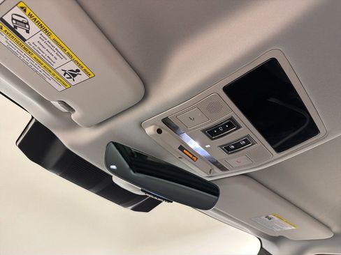 Used 2025 Land Rover Defender 110 S image 18