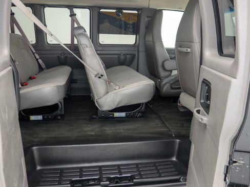 Used 2017 Chevrolet Express 3500 LT w/ LT Preferred Equipment Group image 13