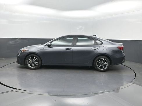 Used 2023 Kia Forte LXS FWD image 2