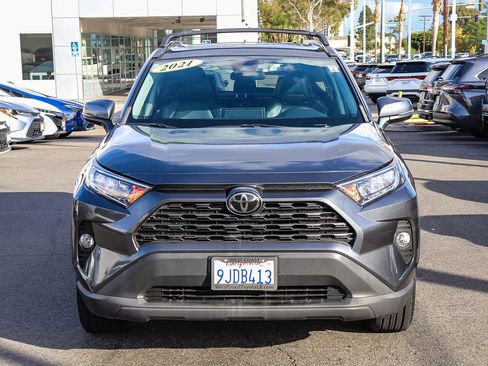 Used 2021 Toyota RAV4 XLE Premium image 2