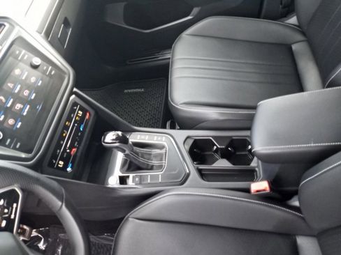 Used 2022 Volkswagen Tiguan SE R-Line image 15