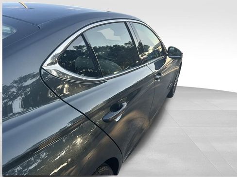 Used 2023 Genesis G70 2.0T image 32