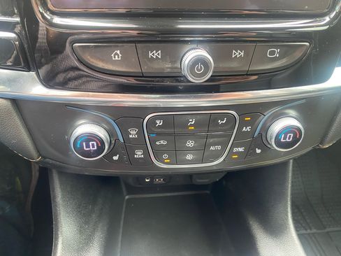 Used 2021 Chevrolet Traverse RS image 21