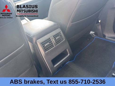 Used 2024 Mitsubishi Outlander 4WD Plug-In Hybrid image 29