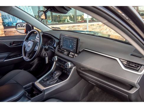 Used 2020 Toyota RAV4 LE image 12