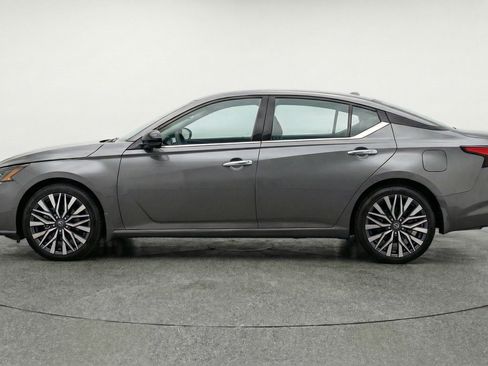 Used 2025 Nissan Altima 2.5 SV image 5