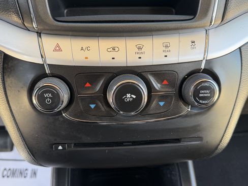 Used 2018 Dodge Journey SE w/ Connectivity Group FWD image 19