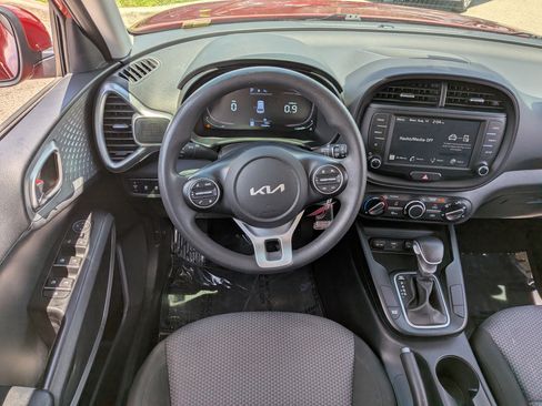 Used 2023 Kia Soul LX FWD image 16