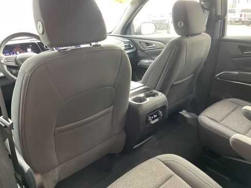 Used 2025 Chevrolet Traverse LT image 34