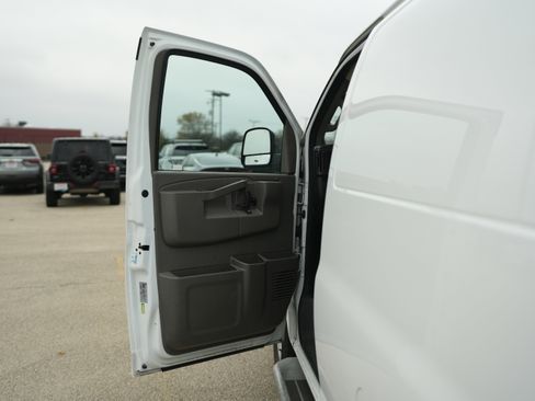 Used 2023 GMC Savana 2500 w/ Driver Convenience Package image 25