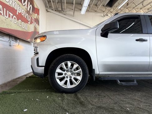 Used 2020 Chevrolet Silverado 1500 Custom w/ Custom Value Package image 11