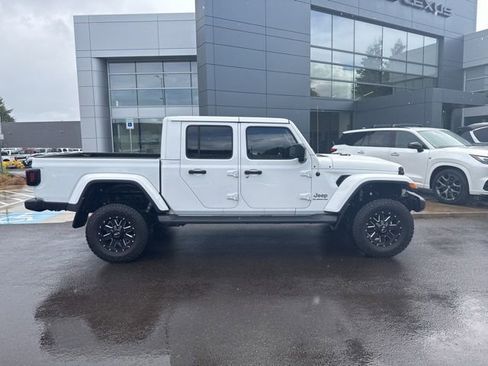 Used 2020 Jeep Gladiator Overland AWD/4WD image 2