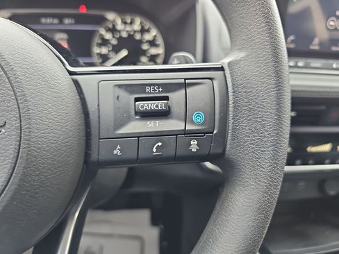 Used 2023 Nissan Rogue SV FWD image 22
