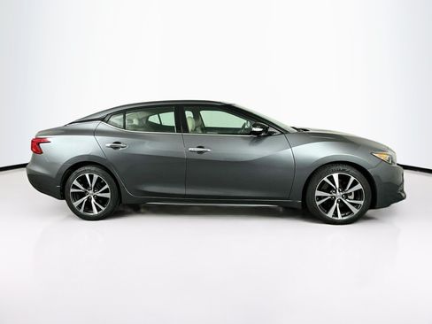 Used 2016 Nissan Maxima Platinum w/ Interior Lighting Package FWD image 10