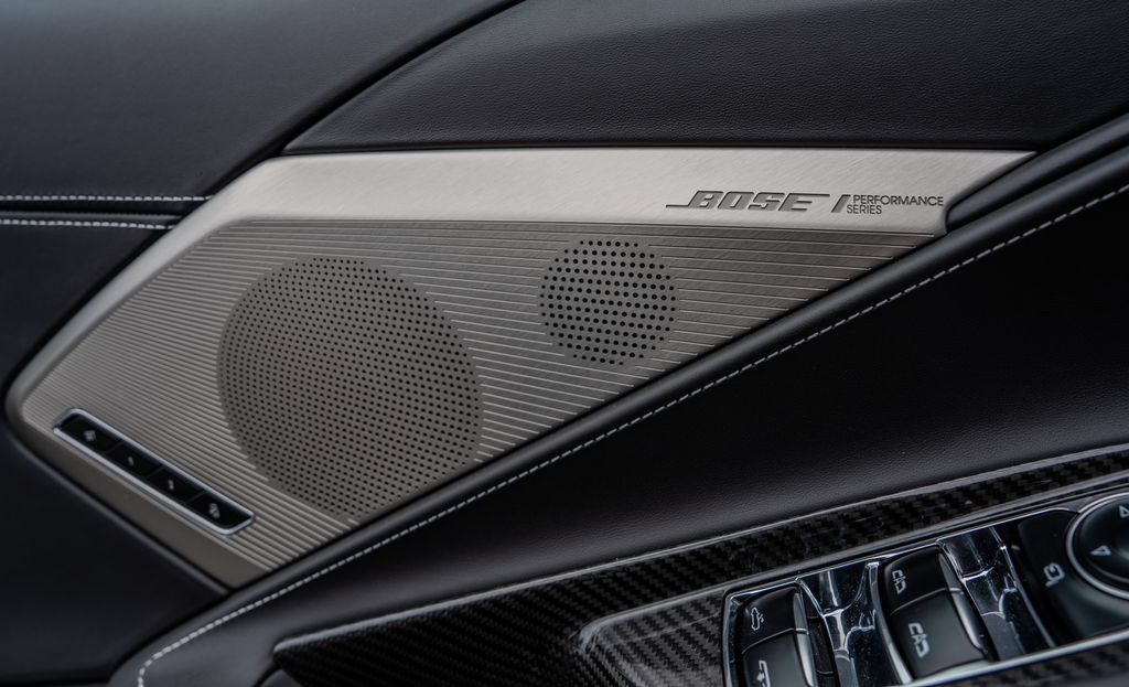 Used 2025 Chevrolet Corvette Stingray Premium Conv w/ Z51 Performance Package RWD image 17