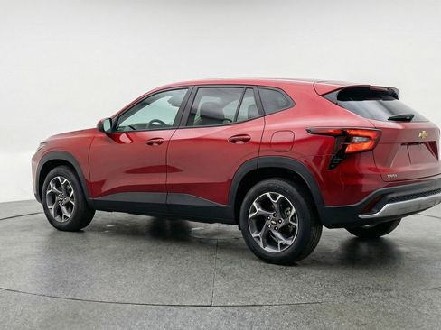 Used 2025 Chevrolet Trax LT image 6