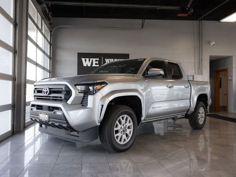 Used 2025 Toyota Tacoma SR5 RWD image 2