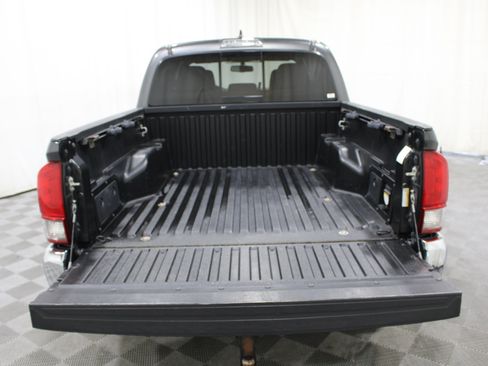 Used 2017 Toyota Tacoma TRD Off-Road w/ Tow Package (A/T) AWD/4WD image 21