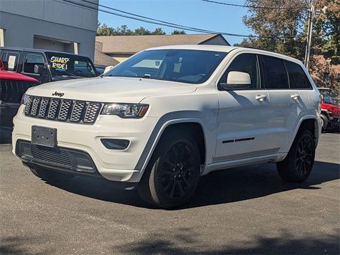 Certified 2022 Jeep Grand Cherokee Laredo X image 5