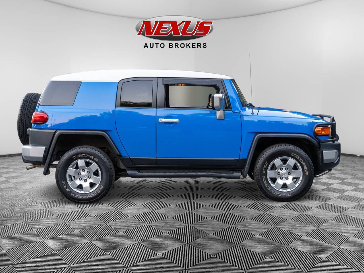 Used 2007 Toyota FJ Cruiser 4WD w/ Upgrade Pkg 1 image 3