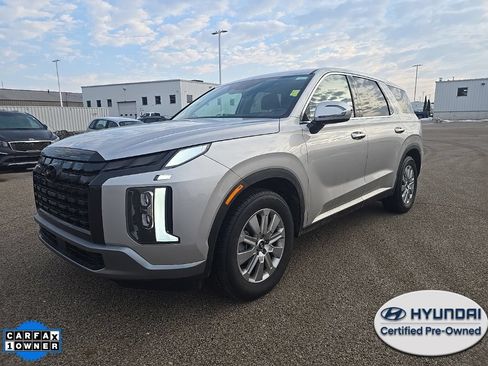 Used 2025 Hyundai Palisade SE AWD/4WD image 1
