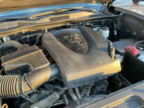 Used 2021 Toyota Tacoma TRD Sport image 32