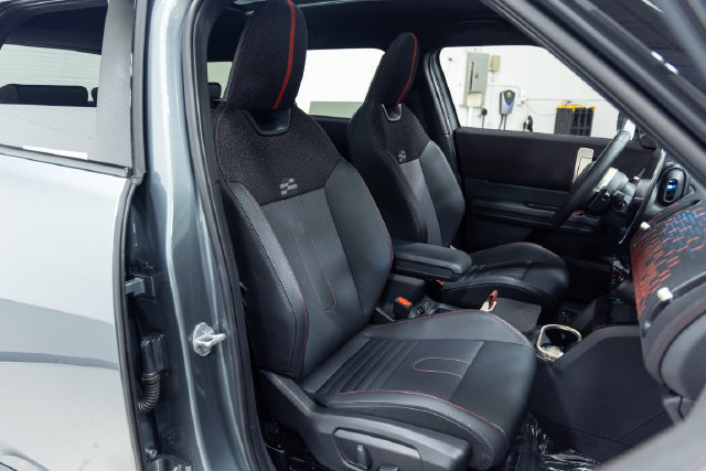 Certified 2025 MINI Cooper Countryman John Cooper Works w/ Comfort Package Max AWD/4WD image 24