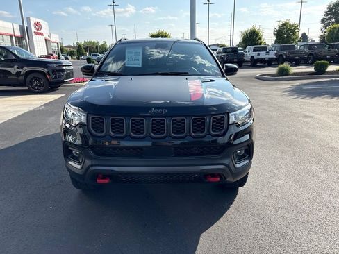 Used 2025 Jeep Compass Trailhawk AWD/4WD image 8