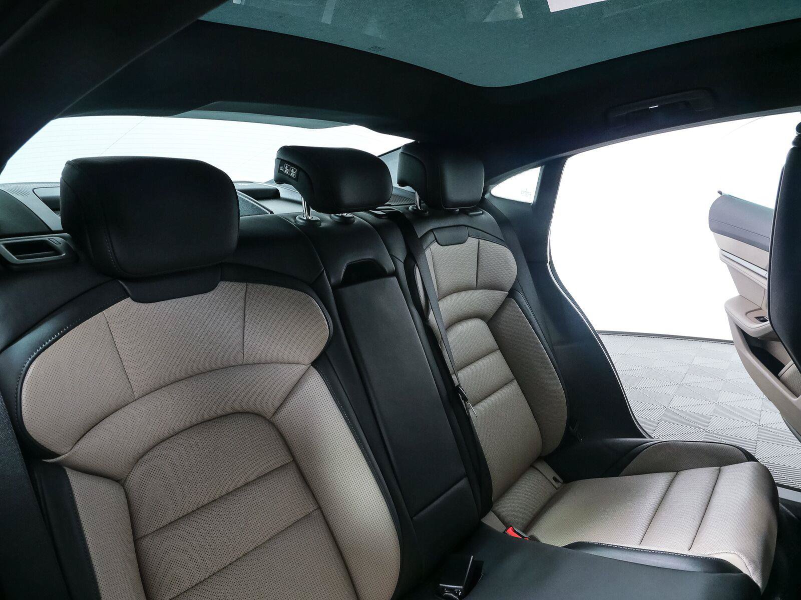 Certified 2025 Porsche Taycan AWD/4WD image 23