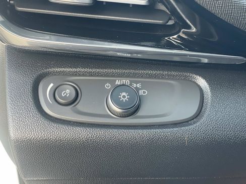 Used 2025 Buick Envista Sport Touring image 21