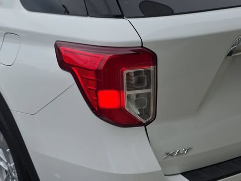 Certified 2022 Ford Explorer XLT w/ Equipment Group 202A AWD/4WD image 30