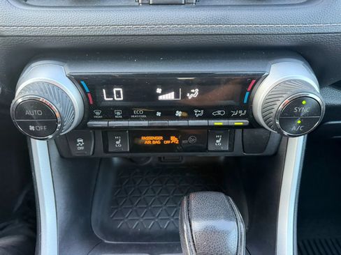 Used 2021 Toyota RAV4 XLE w/ Convenience Package AWD/4WD image 19