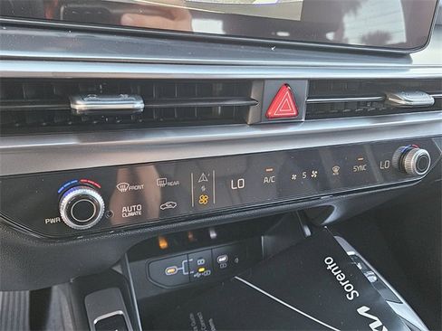 New 2025 Kia Sorento S w/ Panoramic Sunroof Package image 19