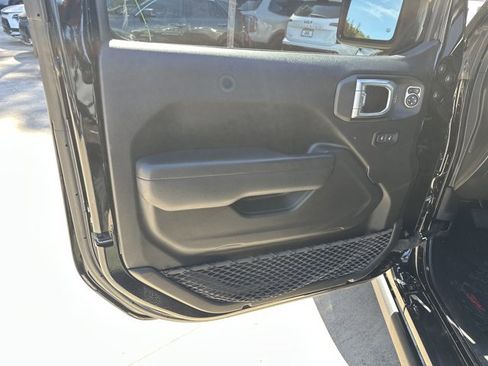 Used 2023 Jeep Gladiator Rubicon w/ Cold Weather Group image 11