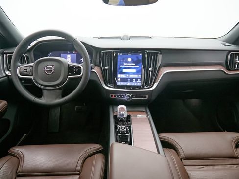 Certified 2025 Volvo V60 B5 Cross Country Ultra AWD/4WD image 26