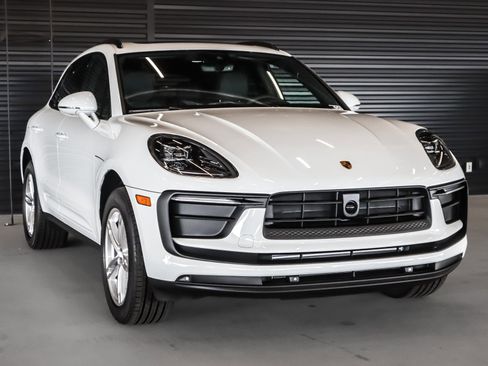 New 2026 Porsche Macan image 7