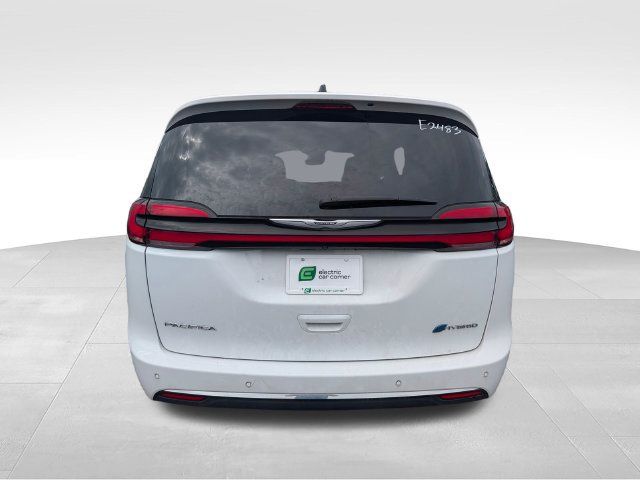 Used 2024 Chrysler Pacifica Limited FWD image 6