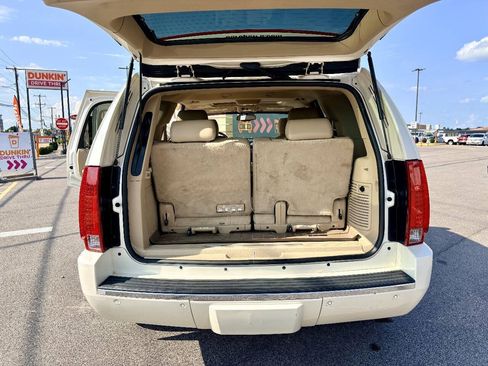 Used 2014 Cadillac Escalade Luxury AWD/4WD image 26