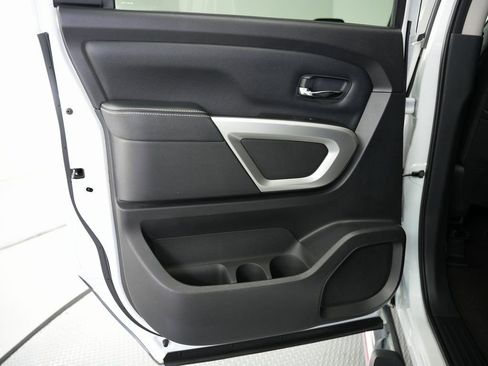 Used 2019 Nissan Titan PRO-4X image 37