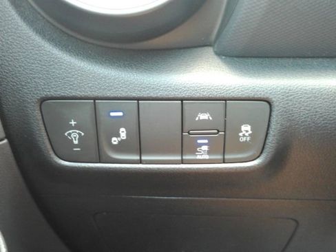 Used 2019 Hyundai Kona SEL image 32