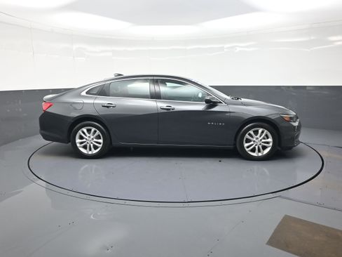 Used 2018 Chevrolet Malibu LT FWD image 2