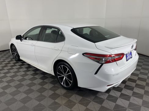 Used 2018 Toyota Camry SE w/ Moonroof Package FWD image 8