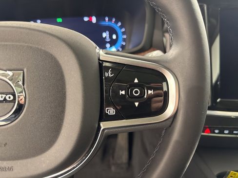 Used 2024 Volvo V60 B5 Cross Country Plus image 10