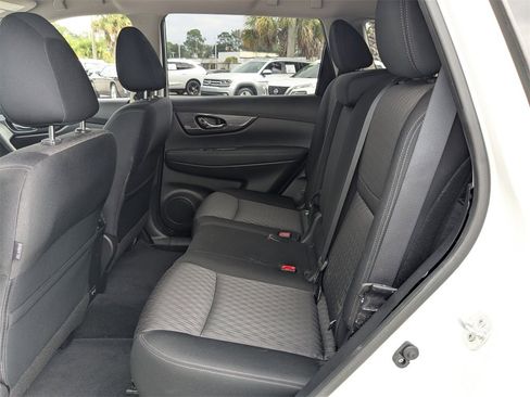 Used 2020 Nissan Rogue SV image 16