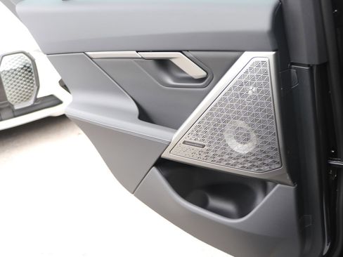 Certified 2025 BMW 530i 530i w/ Premium Package image 33